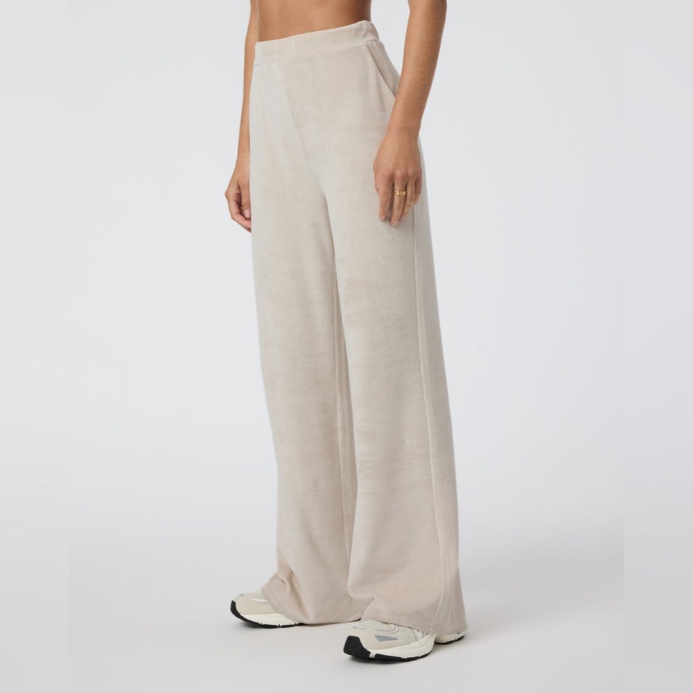 Vuori Haven Wideleg - size XS - color suede (cream)